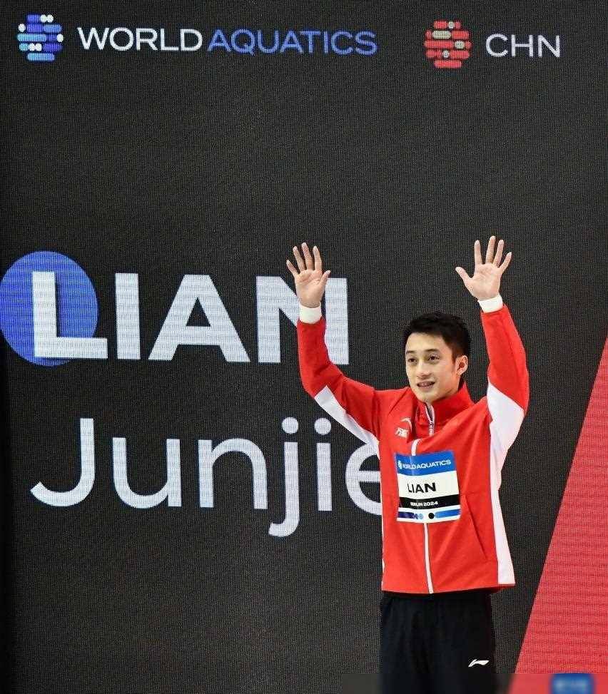 跳水世界杯柏林站练俊杰男子10米台夺冠