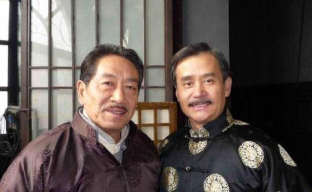 原创75岁王奎荣近照身体硬朗精神十足38岁老婆为他生下2胎