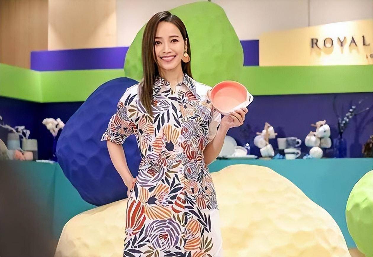 原创梦断豪门侯佩岑公公欠巨额赌债逃跑母亲挖朋友墙角被骂