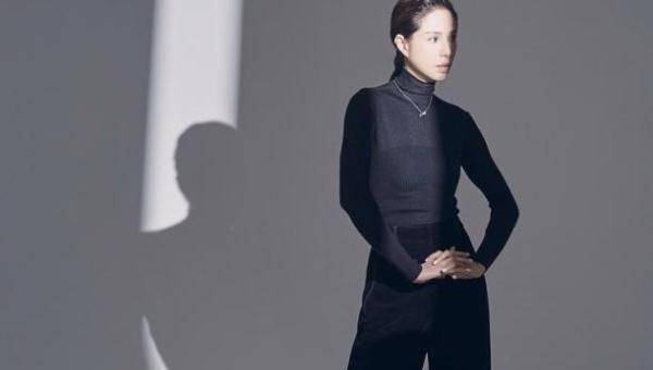 原创54岁李若彤挑战lolita装戴王冠扮高贵皇后你觉得怎么样