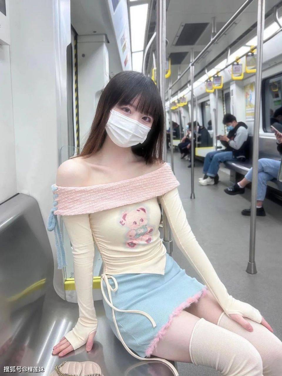 地铁出现性感美女,网友调侃,娶到可以少活10年_时尚_女子_言论
