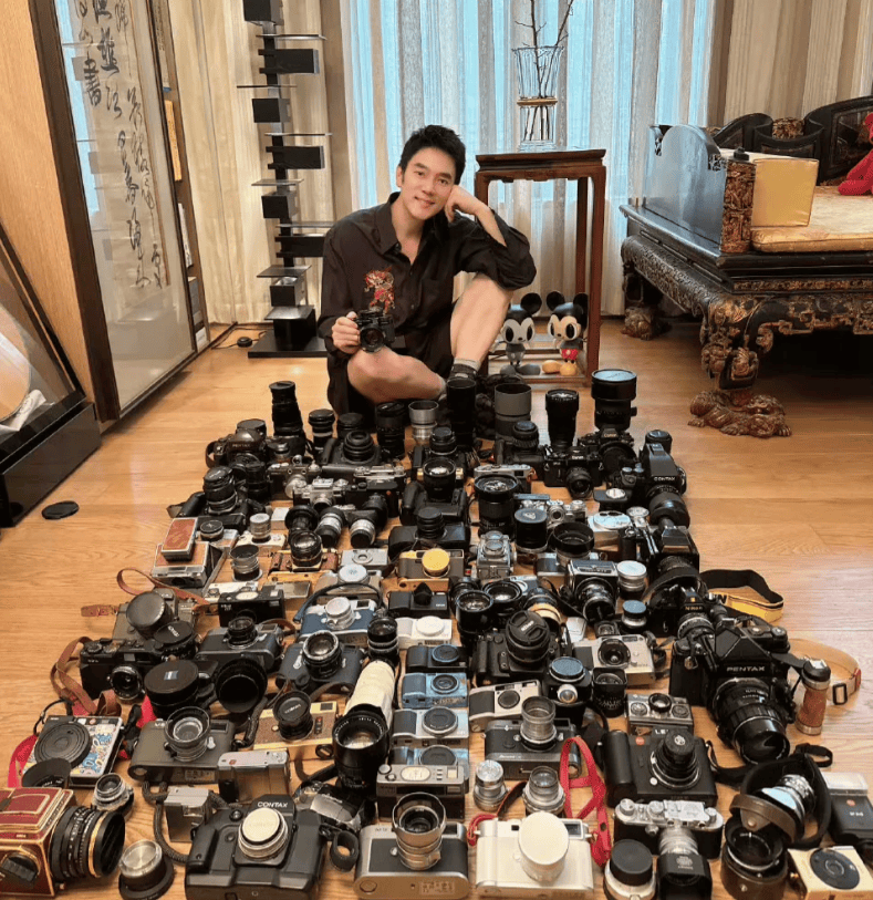 林依轮大方晒出自己的相机收藏,不怕被说成是炫富,这种真实和坦率值得
