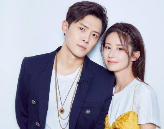 照,抱女儿逛乐园母爱爆棚,2岁半小月亮长相让人好奇_孩子_带着_付辛博