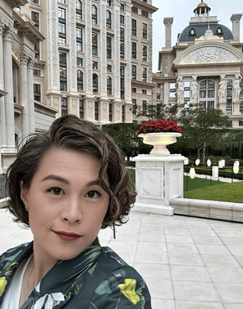 44岁名媛体验赌王家新酒店女友低调出镜相恋五年已获家人默许