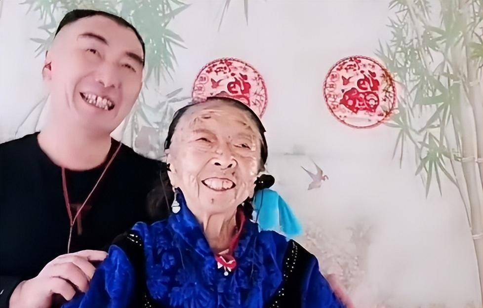 85岁马玉琴被曝已过世?李玉成发库存视频被拆穿,吃饭只拍他自己