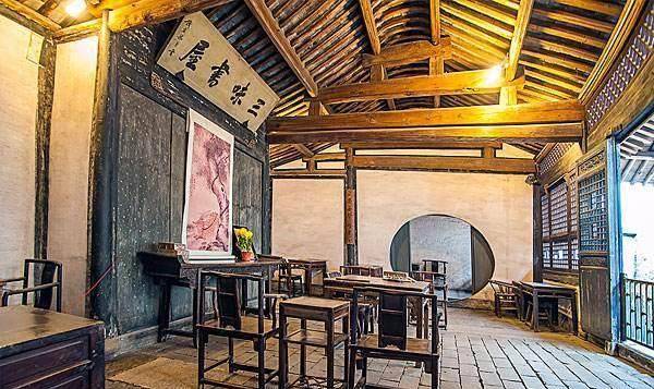 同样,在沈从文先生的短篇小说《黔小景》中,也写了一个类似祥林嫂的