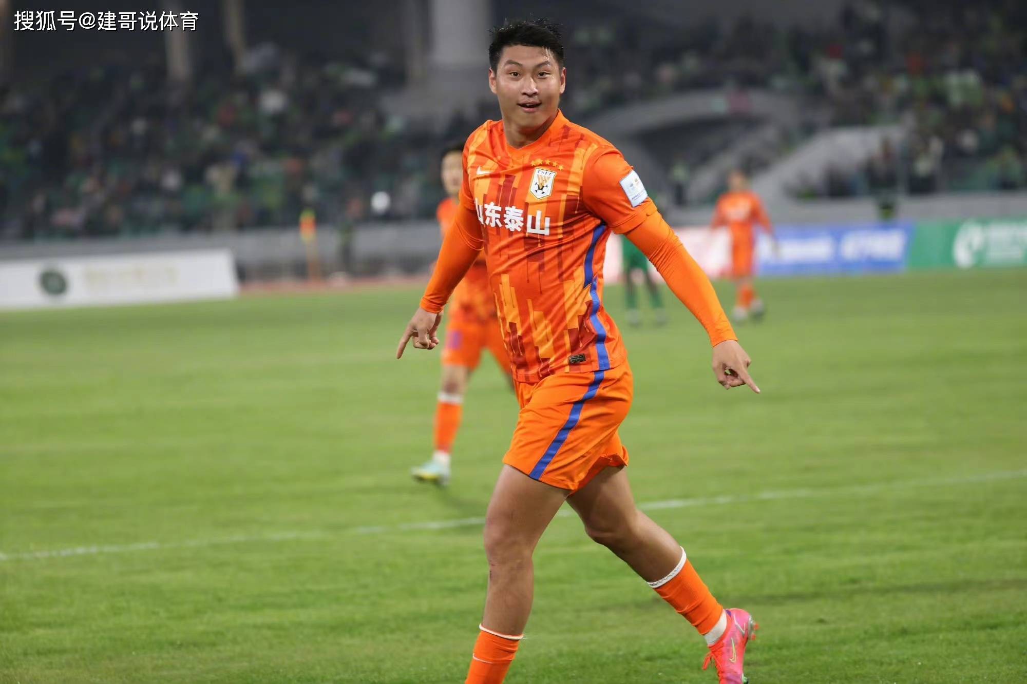 不退役!郭田雨有望去五大联赛!粤媒:去泰超就是降维打击_比赛_泰山队_