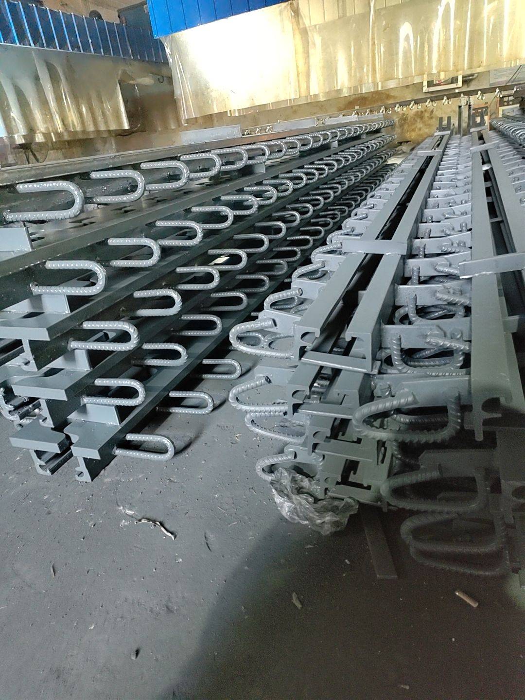 公路桥梁伸缩缝变形缝梳齿板伸缩缝_搜狐汽车_搜狐网