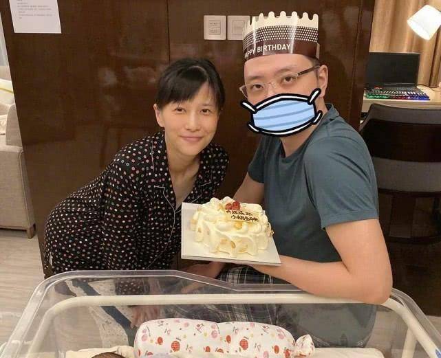 原创焦俊艳终于对自己爸爸下手自备工具剪发被赞看到后脑勺还是自求