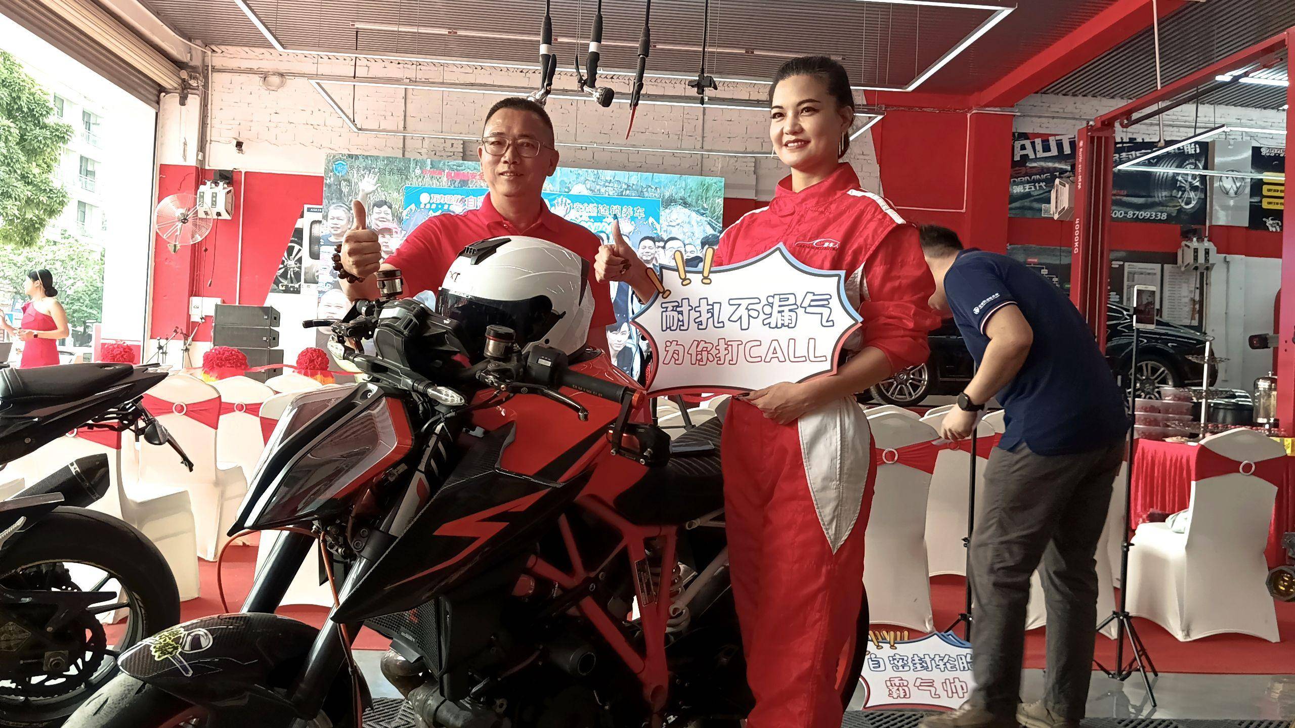 广州桥力建筑集团董事长陈炳超先生,中盛集团董事长谭鸿先生,广州淇奥