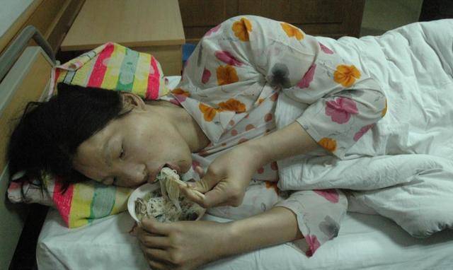 中国第一女巨人姚德芬:高2.36米,曾梦想吃饱饭,现状怎样?