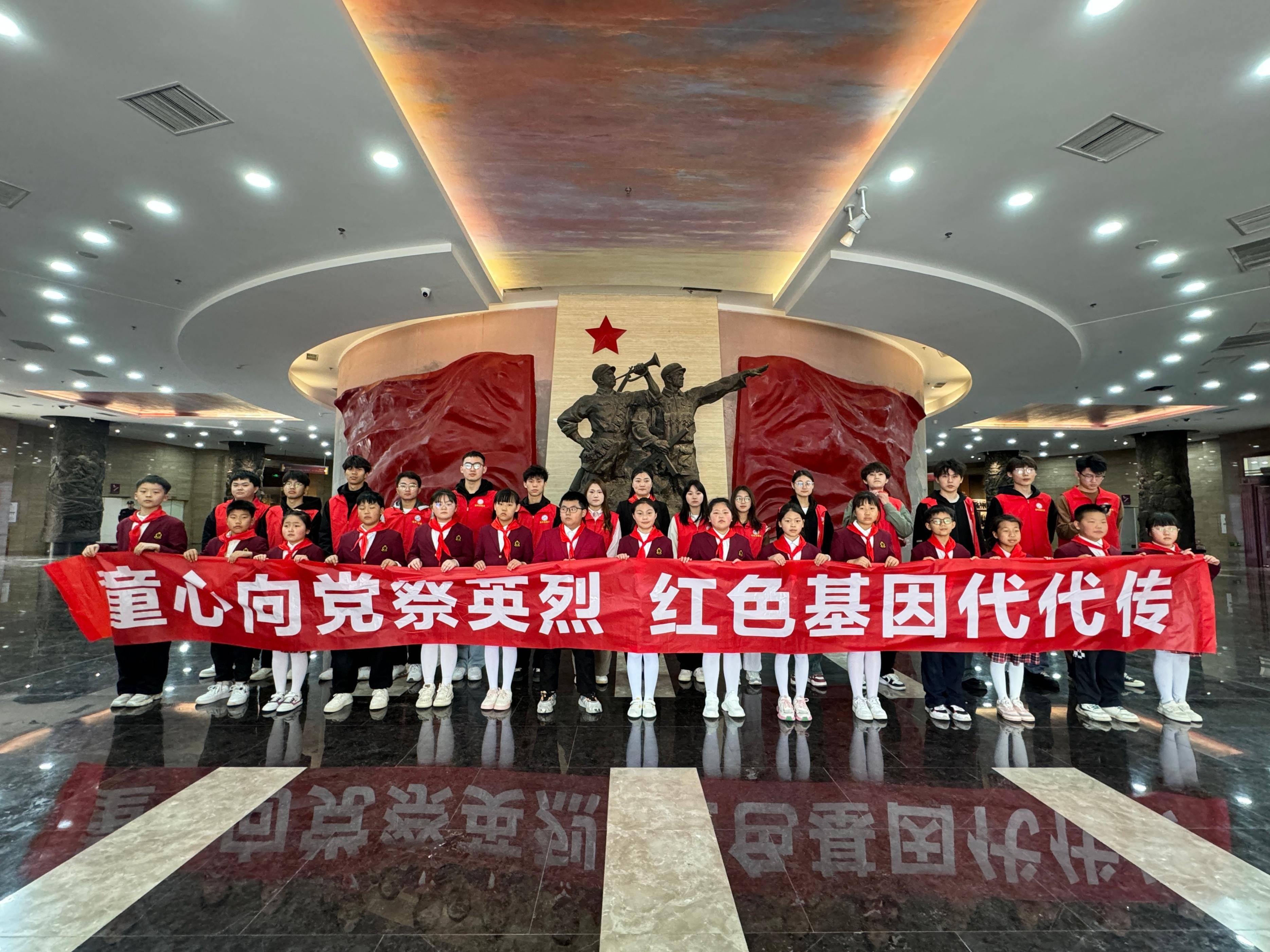 花小少先队童心向党祭英烈红色基因代代传