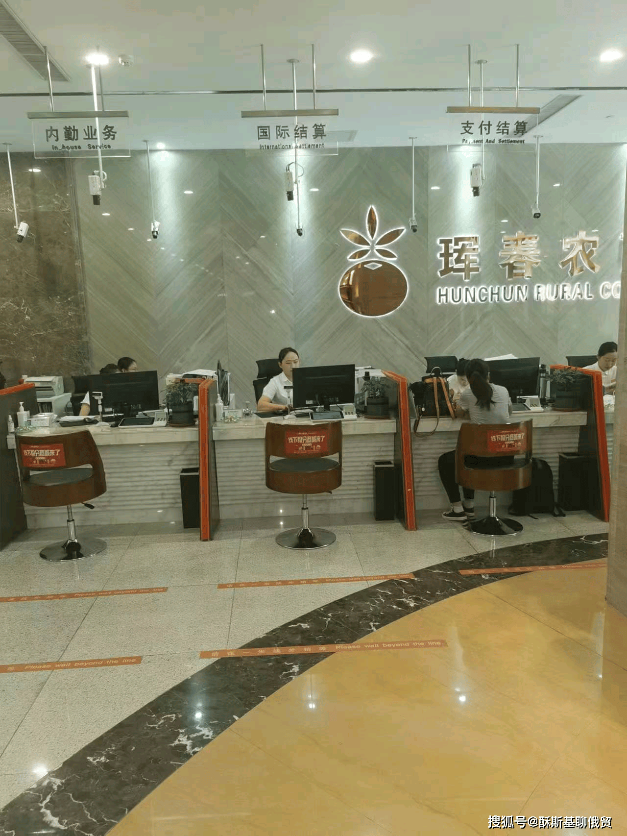 首先,先发三证预审(执照/法人身份证/基本户信息-对公户开户许可证)