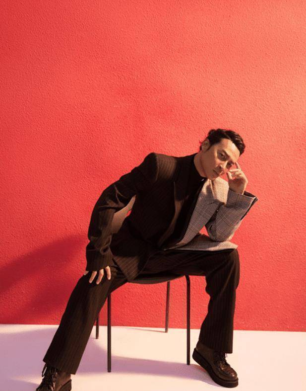 49岁陈志朋暴瘦20斤瘦身后再现巅峰时刻当年的帅帅虎回来了