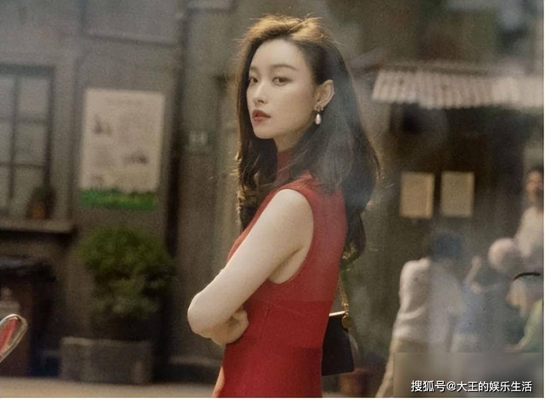 倪妮身材偏瘦但她有一种高级美张艺谋的眼光从来不会错