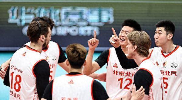 北汽男排做客河北保定,与沃隶男排苦战五局,最终没能遏制住对方外援边