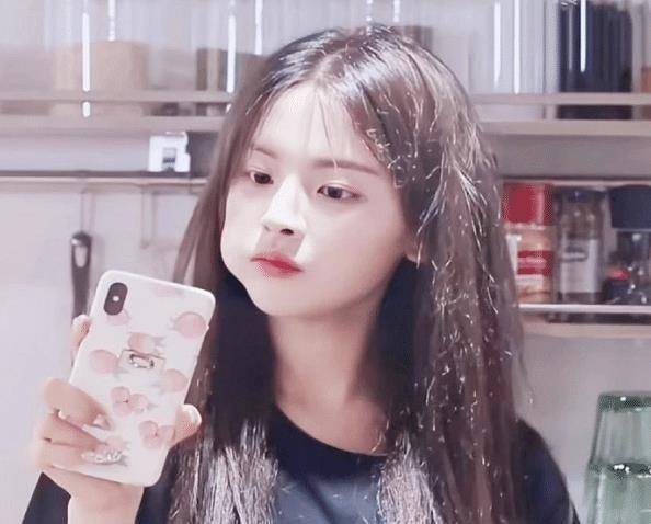 原创杨超越感叹买房要找房似锦孙俪晒锦鲤照希望她保佑业绩达标