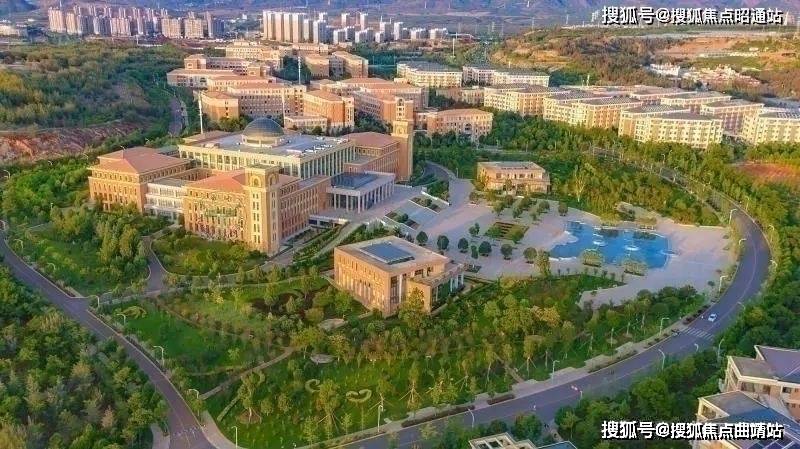 昆明市级行政中心落户呈贡,昆明市政府开启了呈贡大学城的建设,2005年