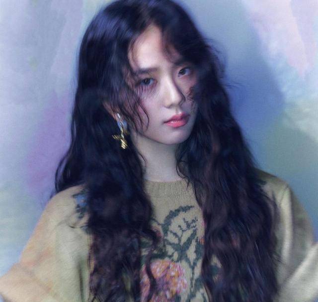 原创blackpink金智秀新刊封面公开港风波浪卷腮红脸真是太有风情