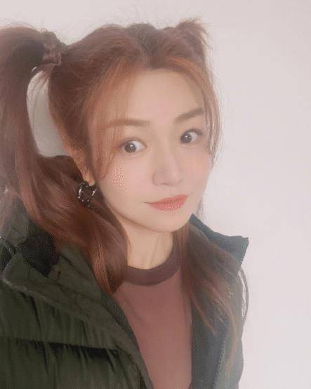 陈妍希晒照4岁小星星发量浓密和妈妈用鼻涕泡特效画风搞怪