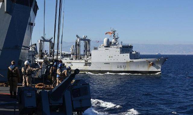 原创2009年10月法国索姆号军舰在索马里遭遇海盗扫射结果怎么样