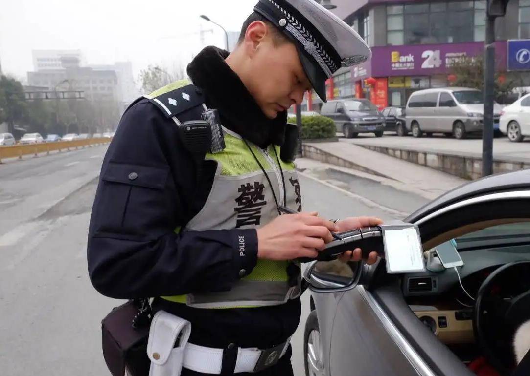 5年77起交通事故得17万赔偿款,于2020年落网_先生_车主_电动车