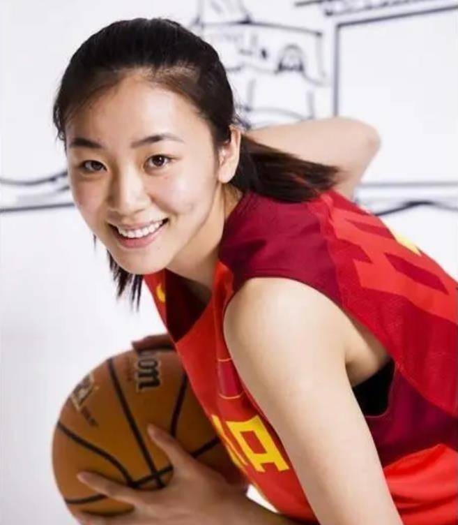 篮坛第一女子:高1米84,曾被疑有喜退出地方队,如今婚姻很幸福_赵爽