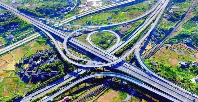 原创成都一个适合修环路的城市六环已通七环正在建设中