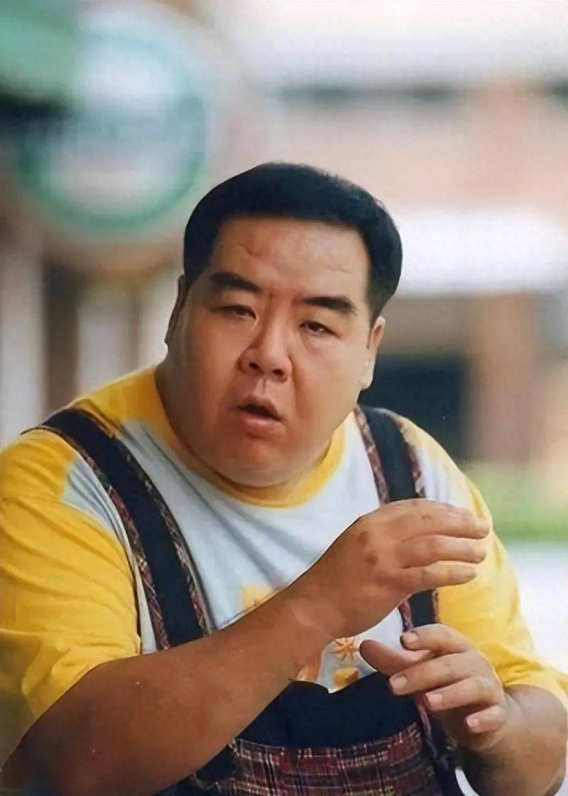 72岁郑则仕嫁女荣升岳父满脸红光漂亮女儿曾在上海工作