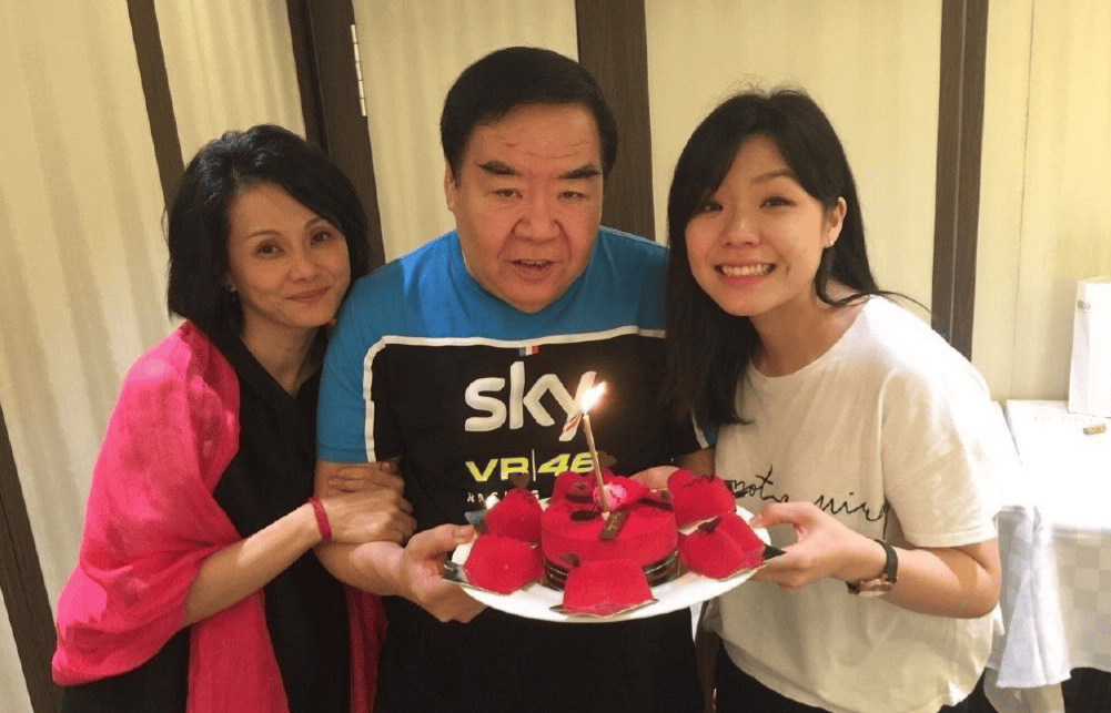 72岁肥猫郑则仕低调嫁女,女儿长得像他,妻子漂亮,女婿儒雅帅气
