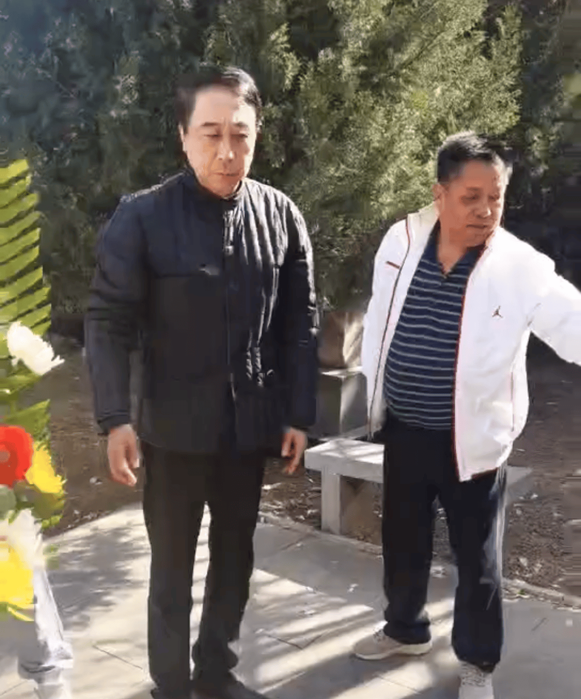 贾玲缺席遭质疑,不扫幕前尘被讽走过程_网友_刘全刚_时候