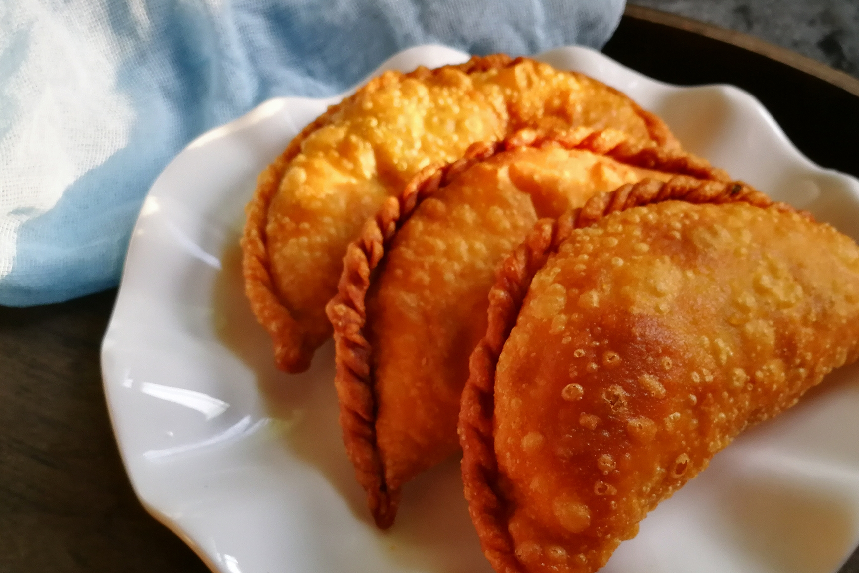 原创韭菜盒子别再煎着吃了试试这种做法酥脆焦香连吃3个都不够