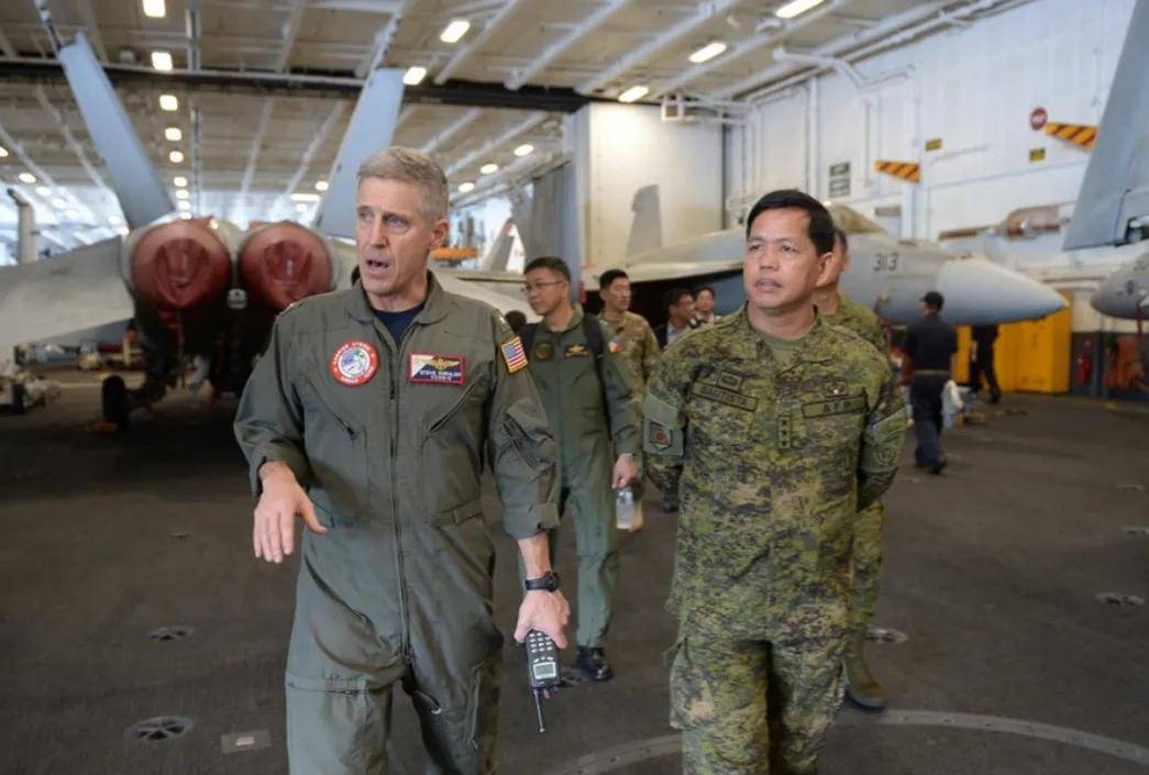 解放军南海亮剑,菲媒警告:会有大批菲律宾人死亡_中国_美国_进行