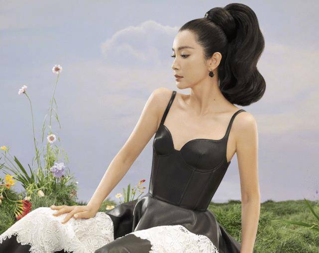 有种大胆叫李冰冰摇曳裙摆露底装47岁大妈年纪真敢拼