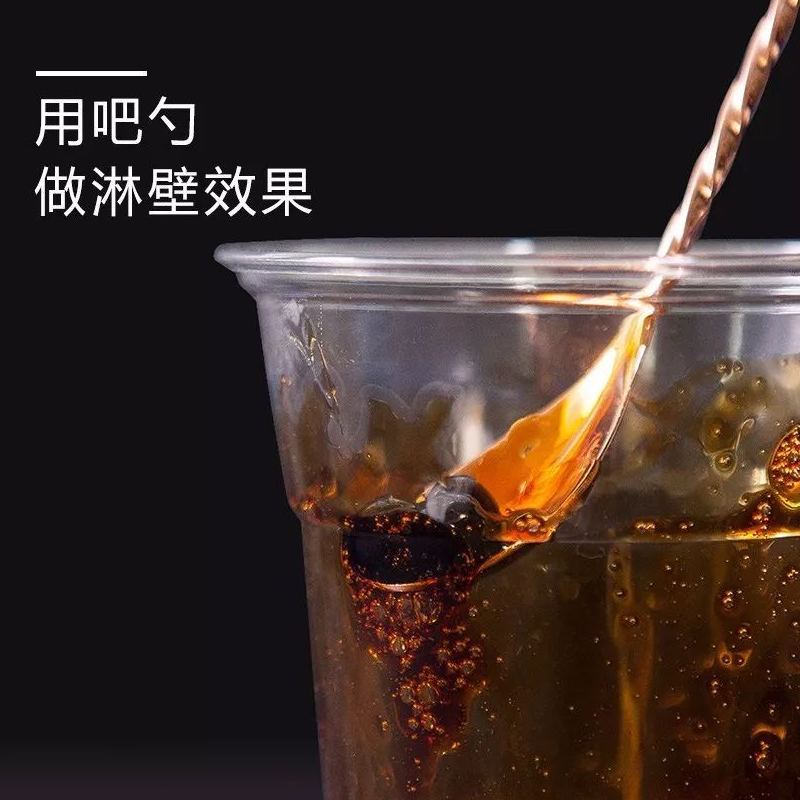 吸收了其精华,在喝时可以先尝到底部黑糖珍珠的q弹和牛奶的香浓;若