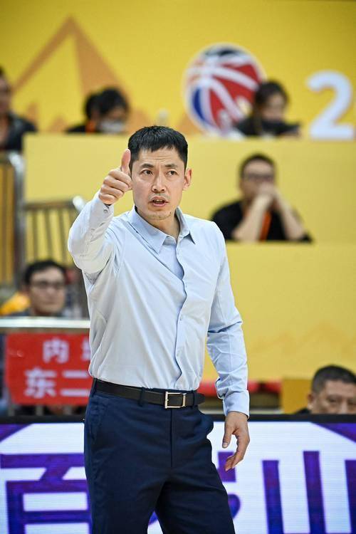 原创这一夜cba的体面被张庆鹏撕得粉碎