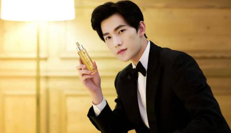 人善被人欺的杨洋多惨:被恩师李少红告上法庭,因于小彤终身咳嗽_公司