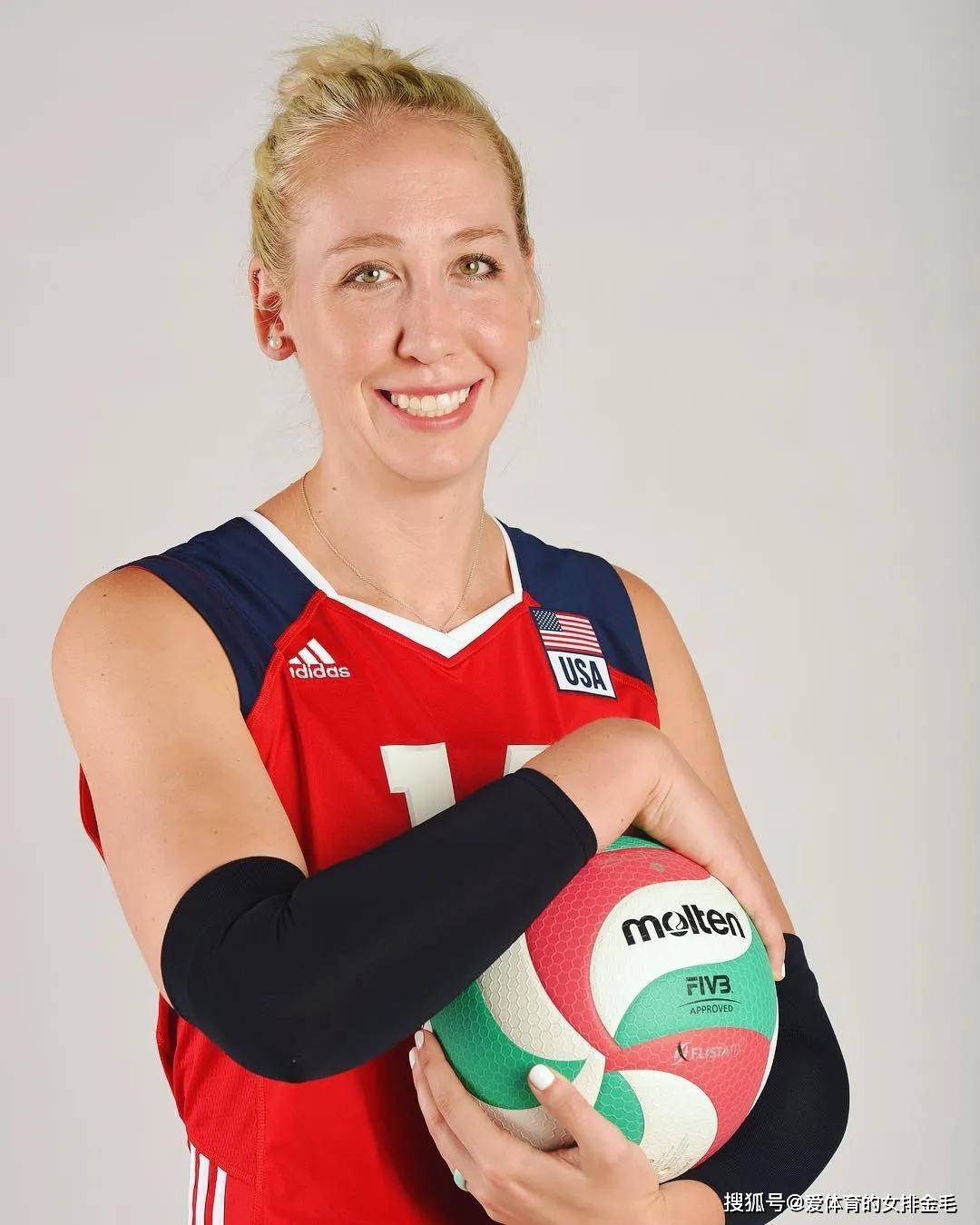 原创美国女排奥运老将复出或复制拉尔森奇迹基拉里笑了人才太多