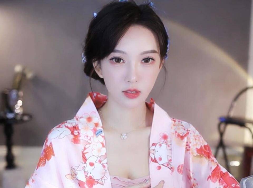 原创南妹儿找到新的直播方式听大哥的话完成挑战2小时收入6万元