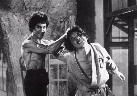 原创明星丁佩的豪横家世以及和李小龙向华强的情事