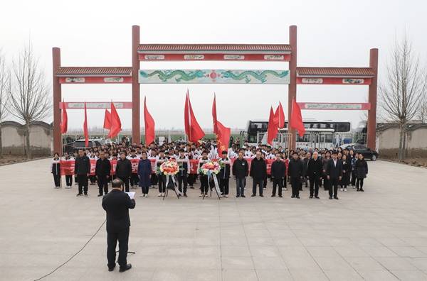 衡水市武邑县委组织部县关工委组织开展扫墓活动