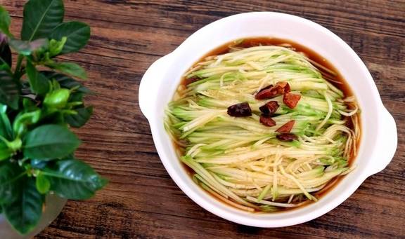 西葫芦凉拌更好吃这个简单的做法居然很多人都不知道