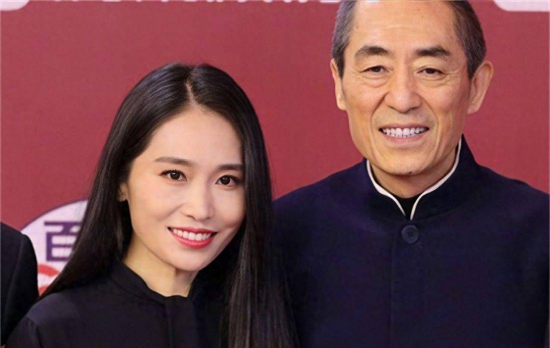 眼睁睁看着父亲张艺谋二次移情,离婚又再婚的张末,依然相信爱情_肖华