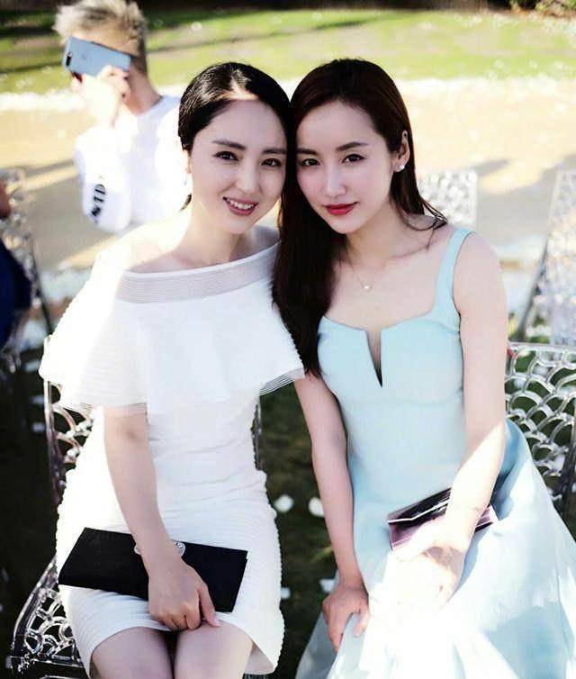 安以轩婚礼众女子脸型几乎都一样只有她辨识度最高