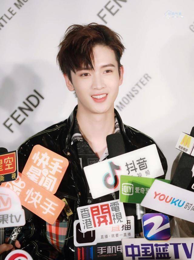 原创unine盛夏的忙碌陈宥维颜值撑起半边天