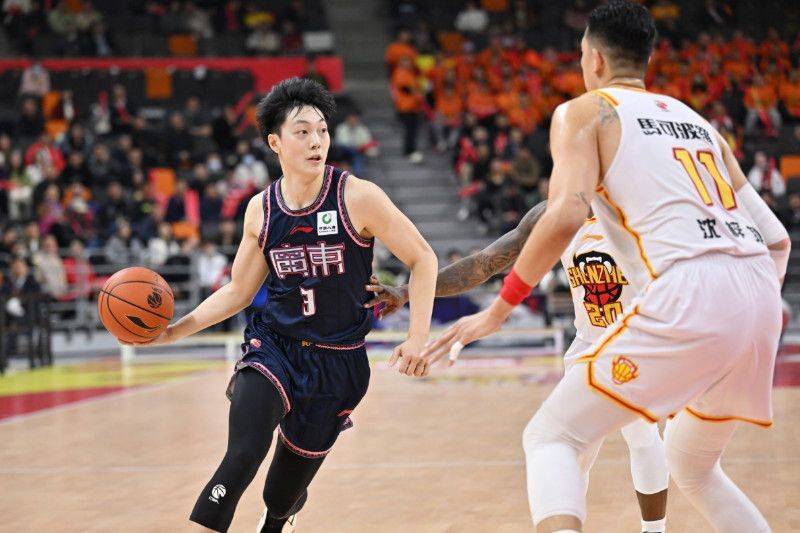 目前的实力已经不再是上个赛季的巅峰,但在本赛季,徐新,张明驰,张皓佳