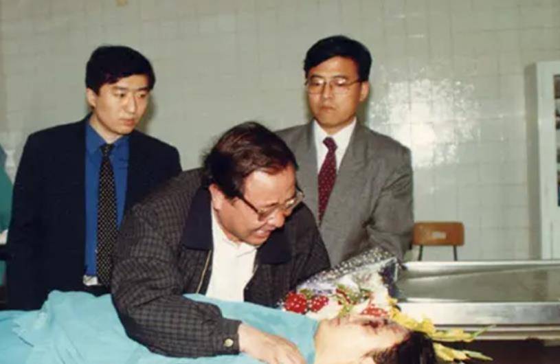 那时的曹荣飞,依然第一时间想着妻子,想通过各种方式了解到妻子的相关