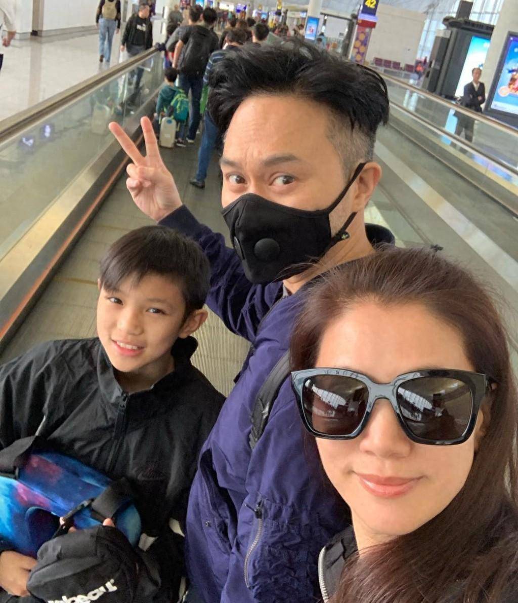 张智霖和袁咏仪不时在社交网络上分享与儿子的家庭照片
