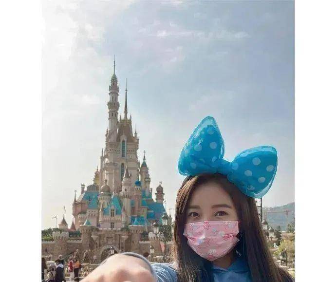 一年没见过男友黑面同女友开餐_朱敏玉_食物_黑色