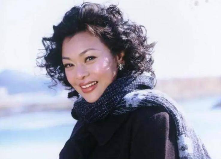 原创在外国人眼里她比巩俐还美更幸运的是她嫁了一个外籍老公